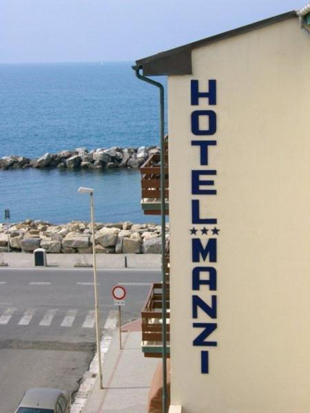 Hotel Manzi Marina Di Pisa Exteriör bild